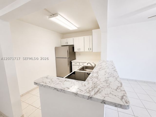 5199 NW 7th St 501E, Miami, FL 33126