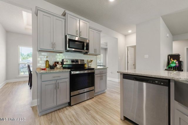 12213 Savannah Circle, Ocean Springs, MS 39564