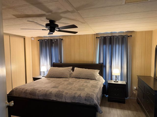 2400 W Midvalley Avenue F-1, Visalia, CA 93277