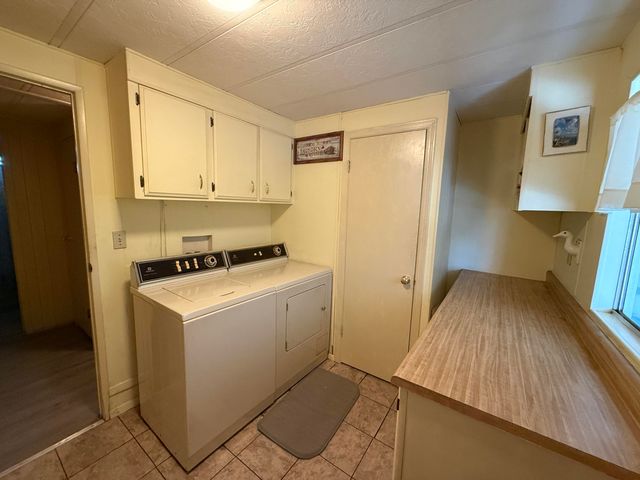 2400 W Midvalley Avenue F-1, Visalia, CA 93277