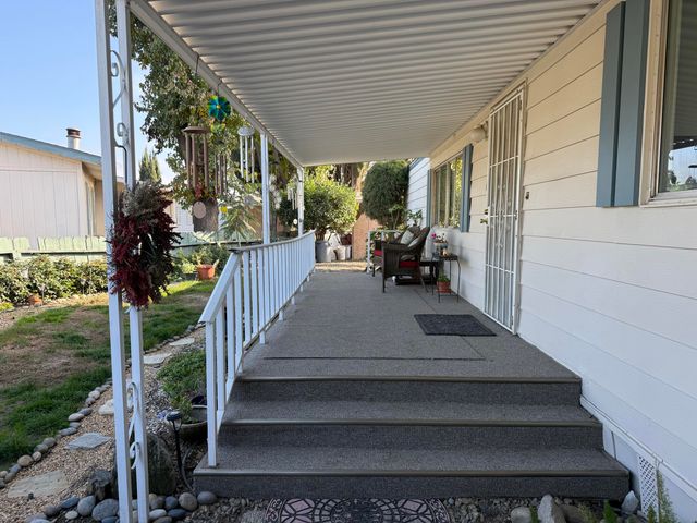 2400 W Midvalley Avenue F-1, Visalia, CA 93277