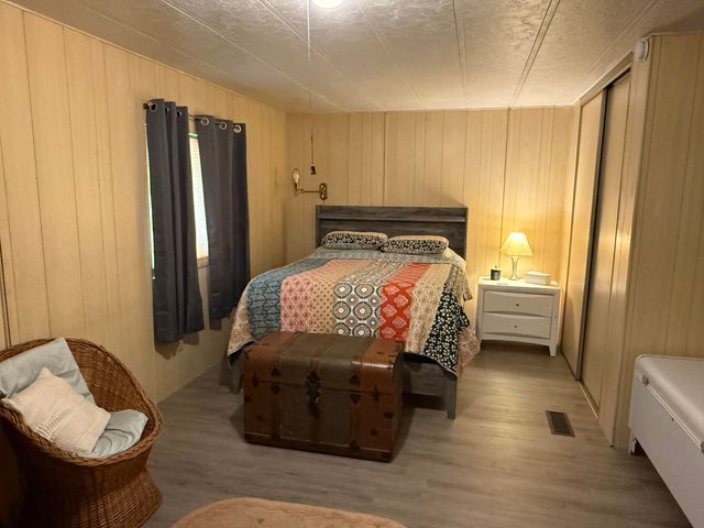 2400 W Midvalley Avenue F-1, Visalia, CA 93277