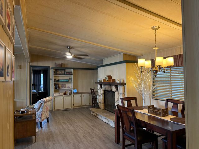 2400 W Midvalley Avenue F-1, Visalia, CA 93277