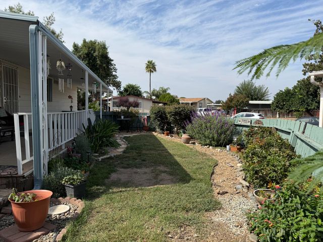 2400 W Midvalley Avenue F-1, Visalia, CA 93277