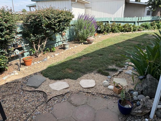 2400 W Midvalley Avenue F-1, Visalia, CA 93277