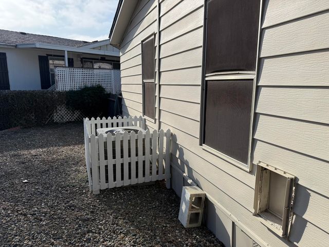 2400 W Midvalley Avenue F-1, Visalia, CA 93277