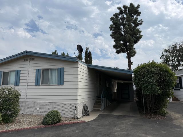 2400 W Midvalley Avenue F-1, Visalia, CA 93277