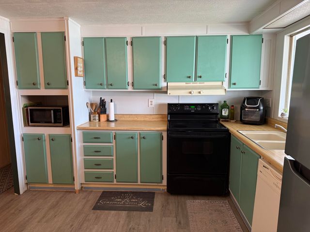 2400 W Midvalley Avenue F-1, Visalia, CA 93277