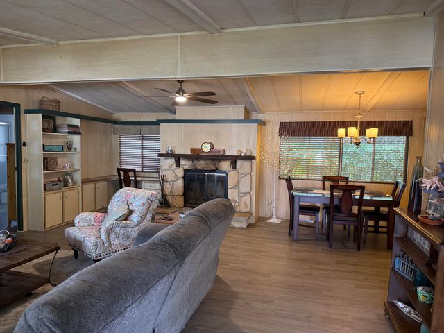 2400 W Midvalley Avenue F-1, Visalia, CA 93277