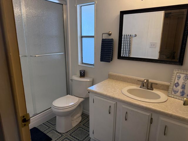 2400 W Midvalley Avenue F-1, Visalia, CA 93277