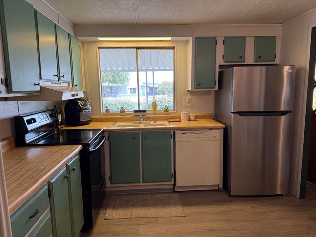 2400 W Midvalley Avenue F-1, Visalia, CA 93277