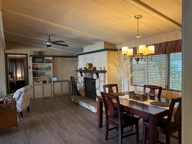 2400 W Midvalley Avenue F-1, Visalia, CA 93277