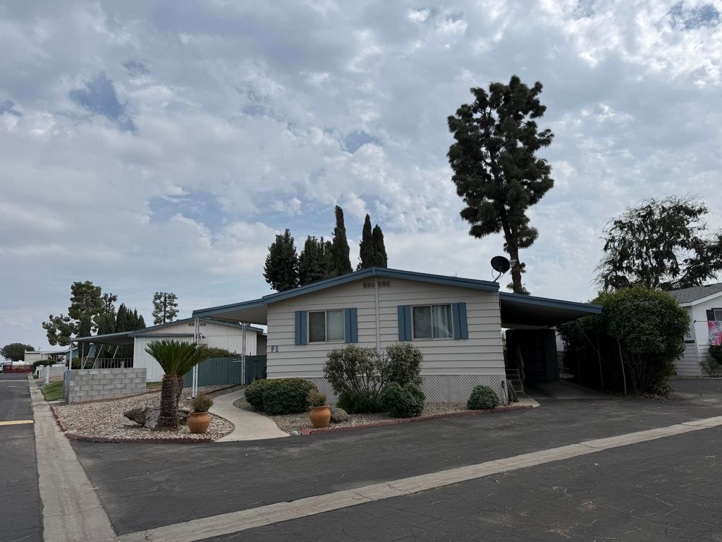 2400 W Midvalley Avenue F-1, Visalia, CA 93277