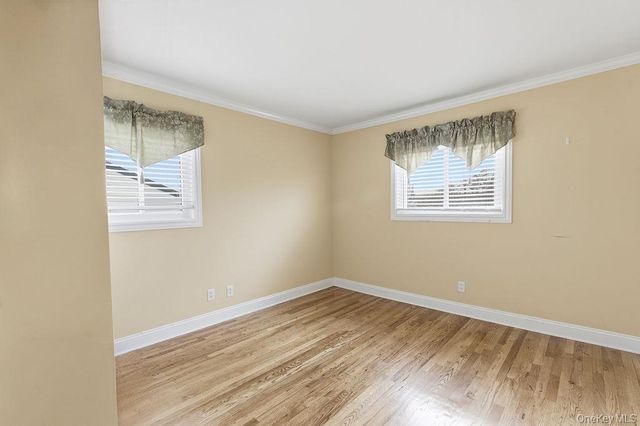 29 Lehigh Lane, Hicksville, NY 11801