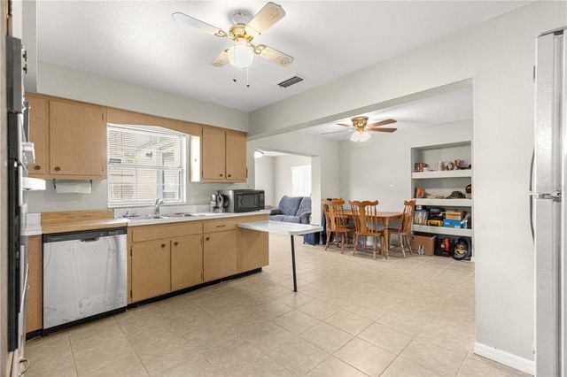 1301 NICHOLS DRIVE, Tavares, FL 32778