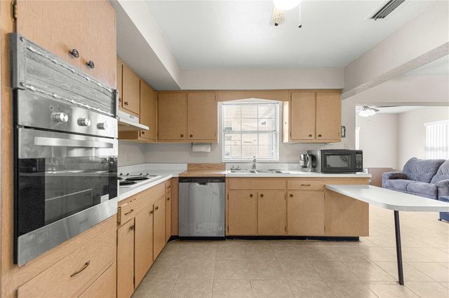 1301 NICHOLS DRIVE, Tavares, FL 32778