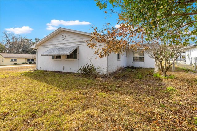 1301 NICHOLS DRIVE, Tavares, FL 32778