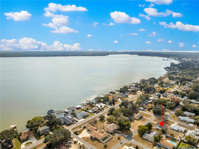 1301 NICHOLS DRIVE, Tavares, FL 32778