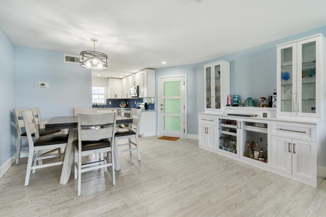 117 Lehane Terrace 211, North Palm Beach, FL 33408