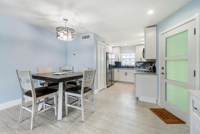 117 Lehane Terrace 211, North Palm Beach, FL 33408