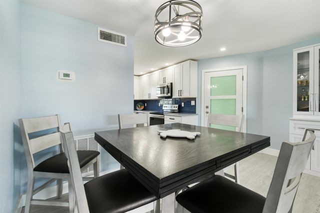 117 Lehane Terrace 211, North Palm Beach, FL 33408