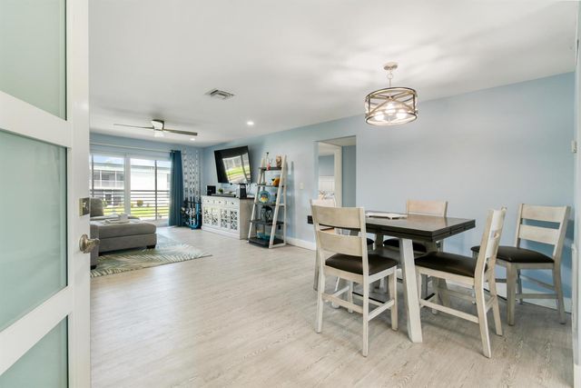 117 Lehane Terrace 211, North Palm Beach, FL 33408