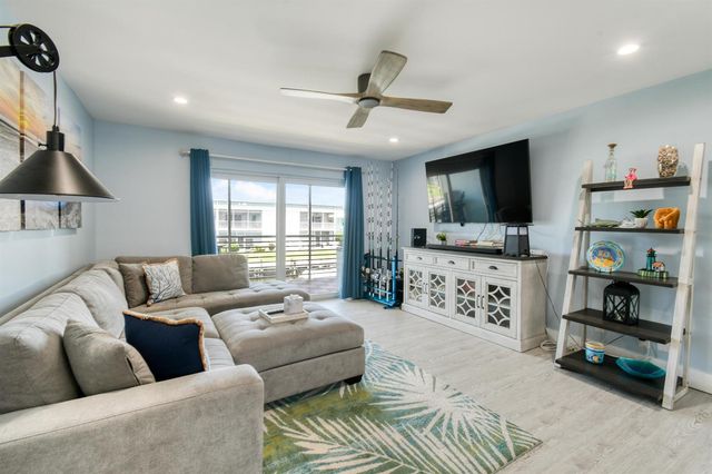 117 Lehane Terrace 211, North Palm Beach, FL 33408