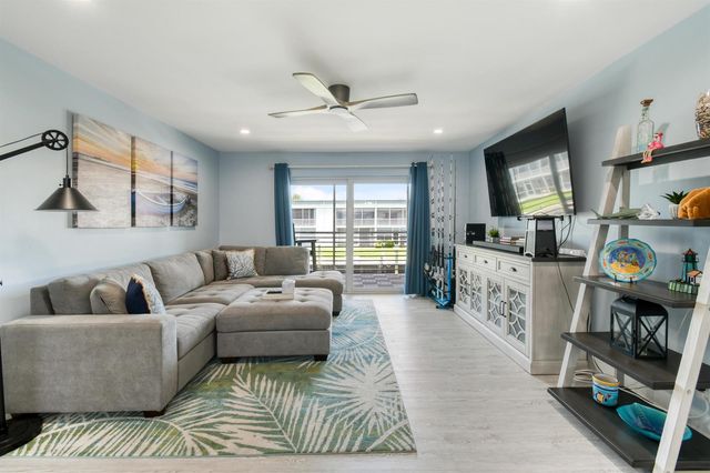 117 Lehane Terrace 211, North Palm Beach, FL 33408