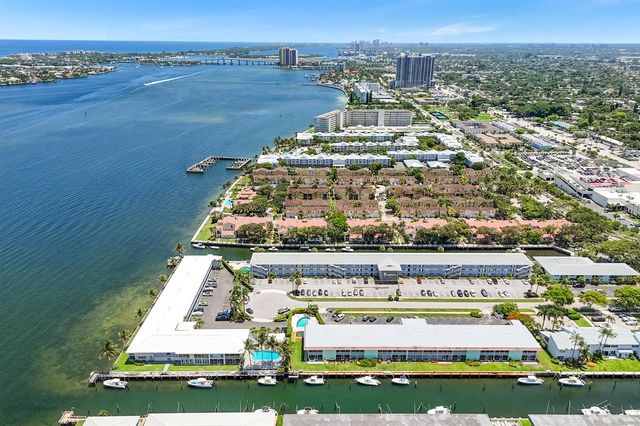117 Lehane Terrace 211, North Palm Beach, FL 33408