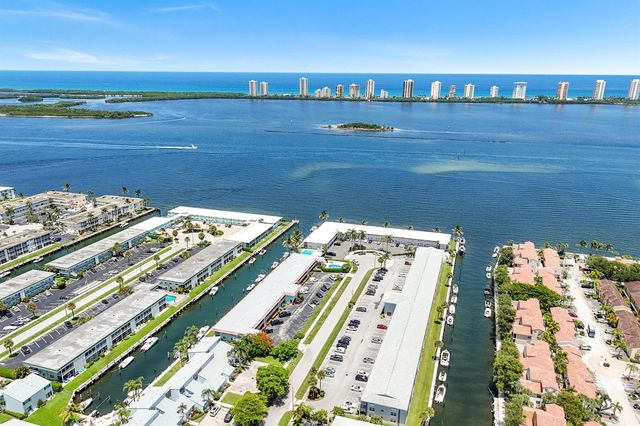 117 Lehane Terrace 211, North Palm Beach, FL 33408