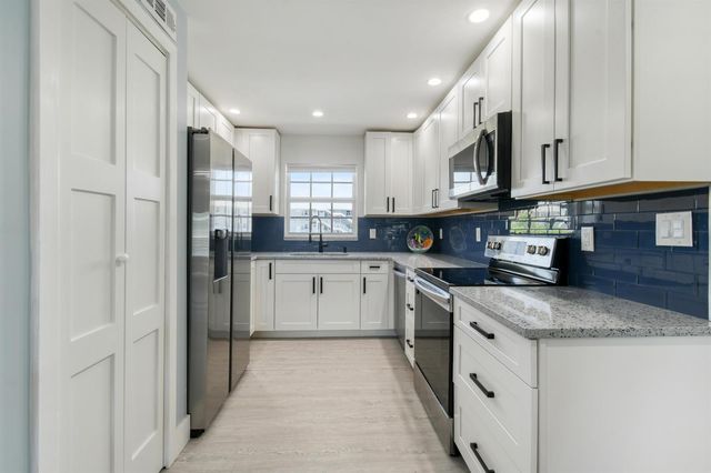 117 Lehane Terrace 211, North Palm Beach, FL 33408