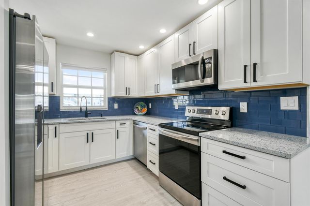 117 Lehane Terrace 211, North Palm Beach, FL 33408