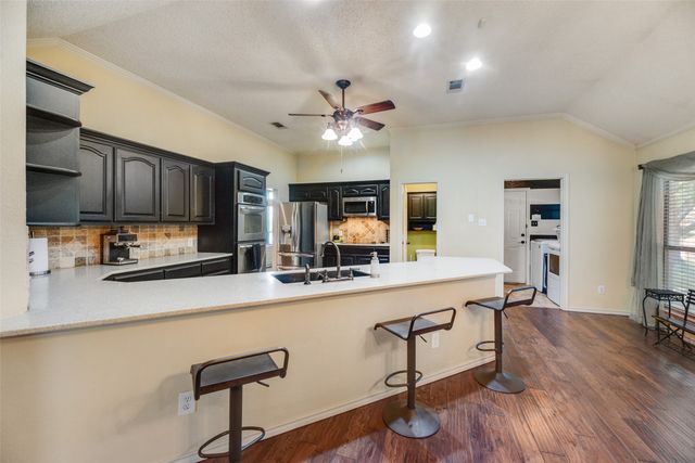 2921 Oak Ridge Drive, Hurst, TX 76054