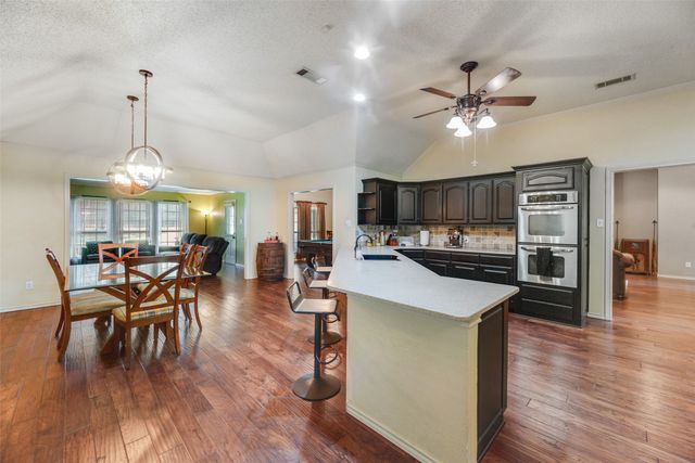 2921 Oak Ridge Drive, Hurst, TX 76054