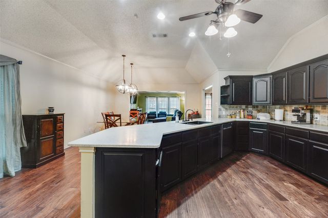 2921 Oak Ridge Drive, Hurst, TX 76054