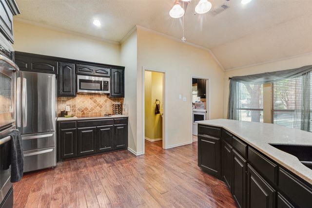 2921 Oak Ridge Drive, Hurst, TX 76054