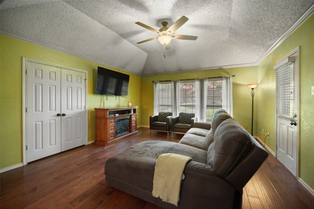 2921 Oak Ridge Drive, Hurst, TX 76054