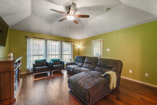 2921 Oak Ridge Drive, Hurst, TX 76054