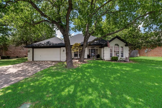 2921 Oak Ridge Drive, Hurst, TX 76054