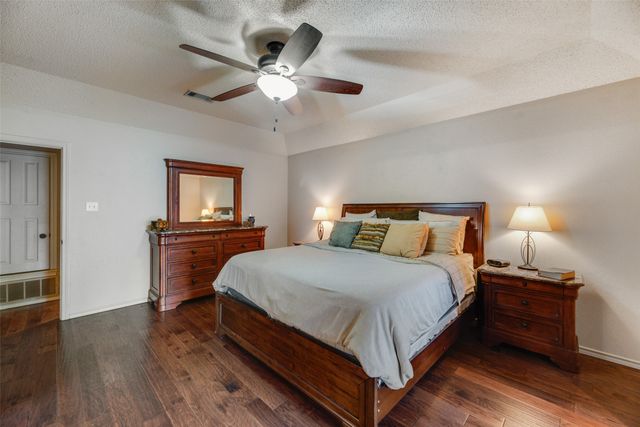 2921 Oak Ridge Drive, Hurst, TX 76054