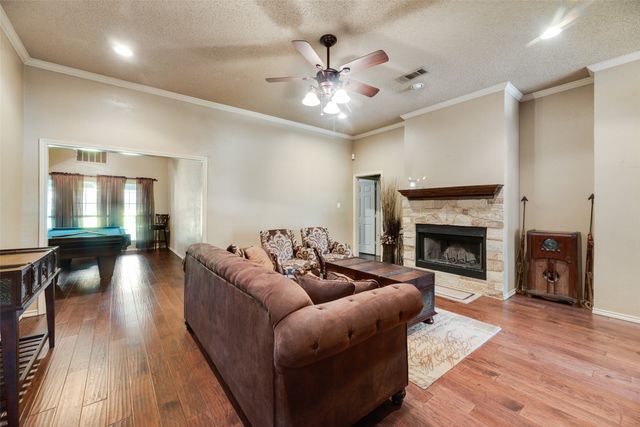 2921 Oak Ridge Drive, Hurst, TX 76054