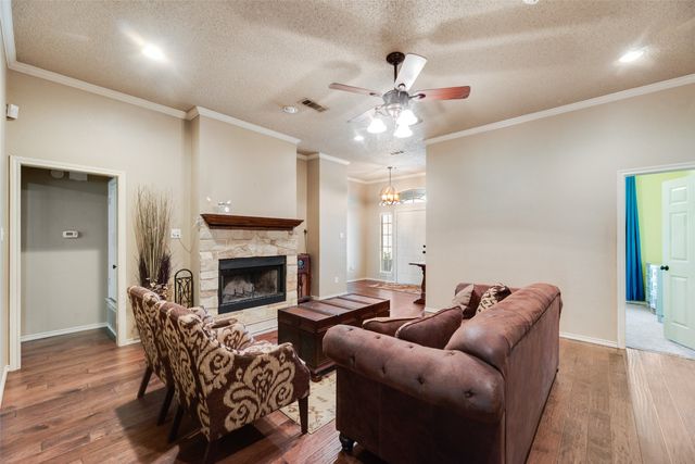 2921 Oak Ridge Drive, Hurst, TX 76054