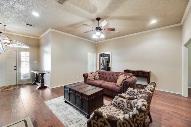 2921 Oak Ridge Drive, Hurst, TX 76054