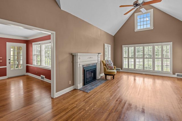 1645 E Meadowmere Street, Springfield, MO 65804