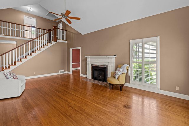 1645 E Meadowmere Street, Springfield, MO 65804