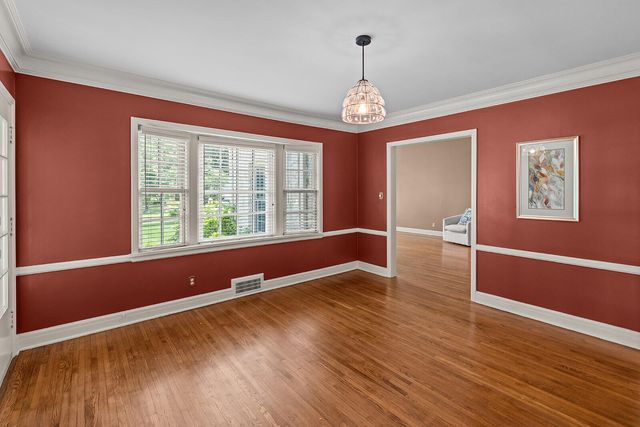 1645 E Meadowmere Street, Springfield, MO 65804