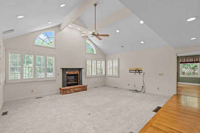 1645 E Meadowmere Street, Springfield, MO 65804