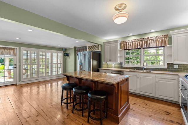 1645 E Meadowmere Street, Springfield, MO 65804