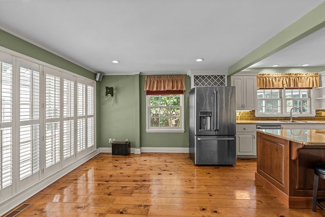1645 E Meadowmere Street, Springfield, MO 65804