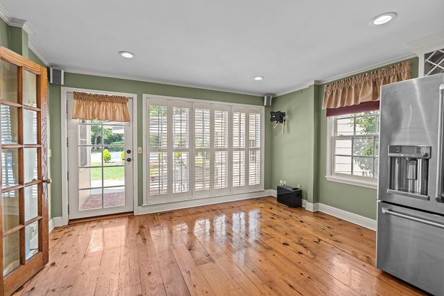 1645 E Meadowmere Street, Springfield, MO 65804